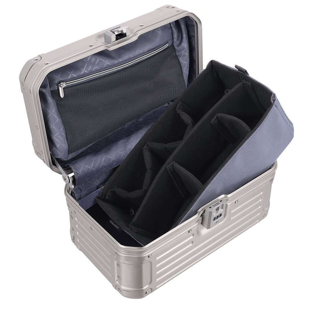 Travelite Next Aluminium Beautycase silver