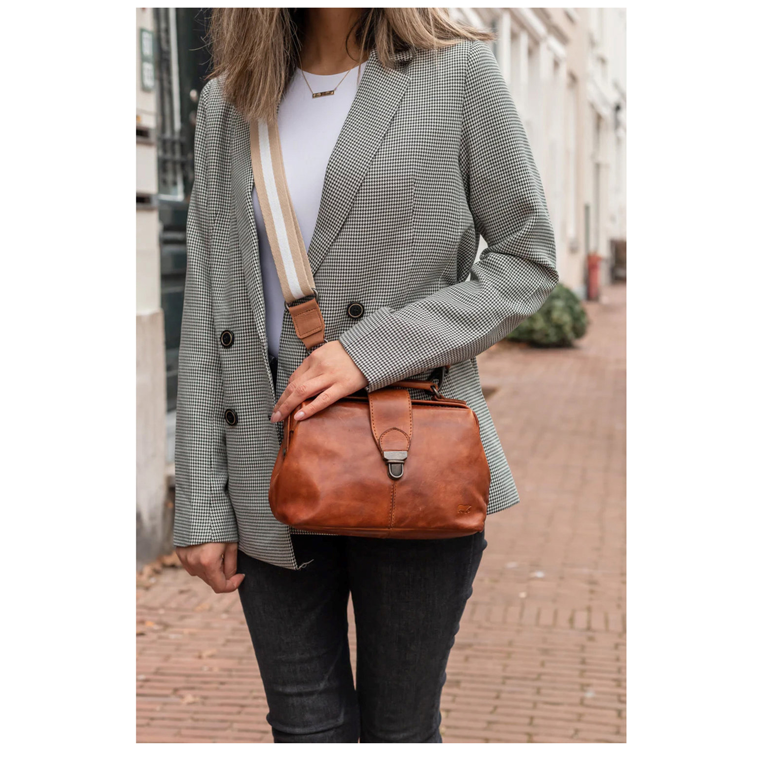 cl-42523-cognac_2
